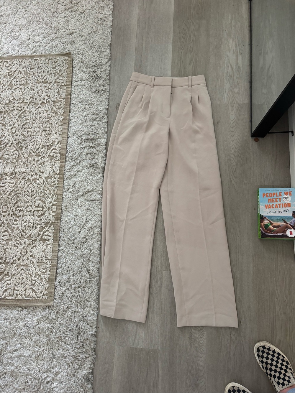Aritzia The Effortless Pant in Light Taupe